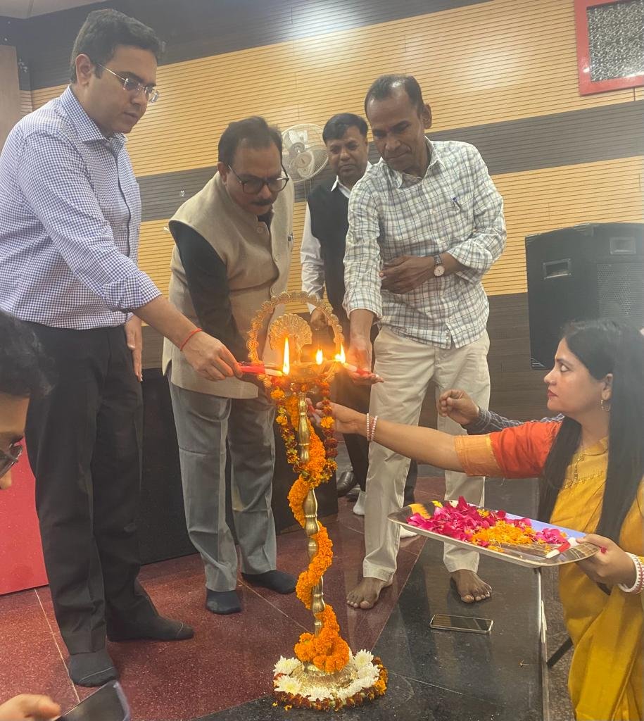 जिला पंचायत सभागार में ‘‘मंथन, कर्मयोग एवं संकल्प ’’ कार्यक्रम का आयोजन किया गया