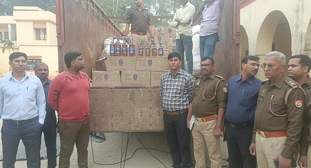 पुलिस ने एक ट्रक अवैध अंग्रेजी शराब पकड़ा है,ट्रक में हरियाणा से बनी हुई इंपीरियल ब्लू ब्रांड की लगभग 400 से अधिक पेटी शराब बरामद