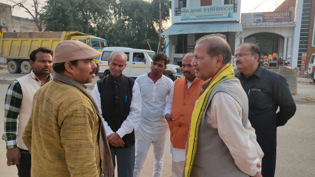 डॉक्टर संगम मिश्रा ने कई गांव का रविवार को किया दौरा