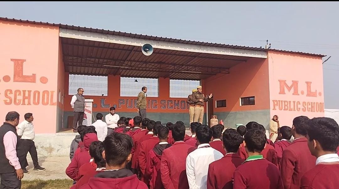 एम एल पब्लिक स्कूल में अग्निशमन विभाग द्वारा दिया गया प्रशिक्षण