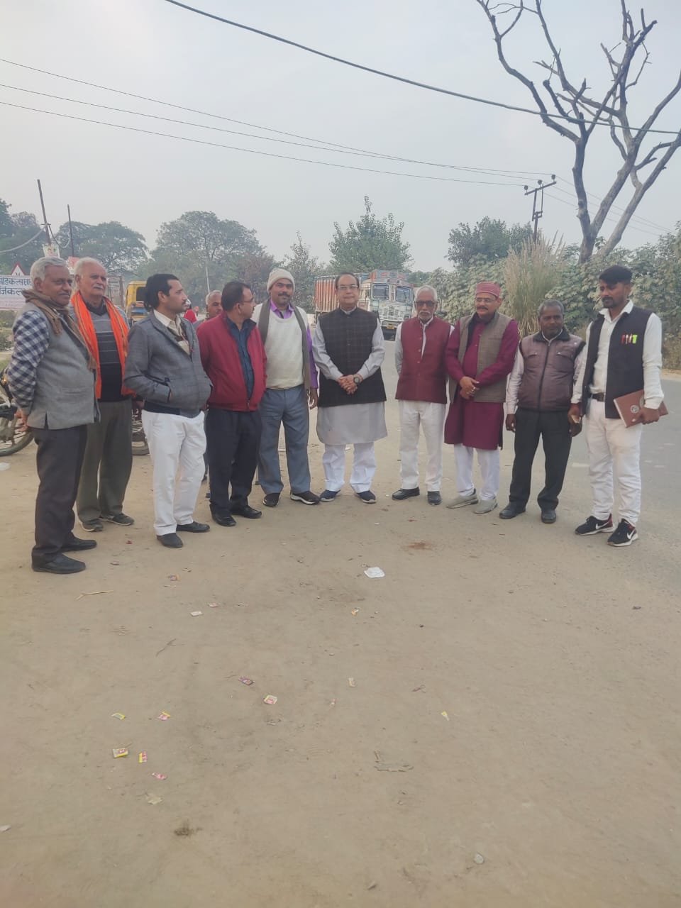 मेजा रोड ओवरब्रिज पर स्ट्रीट लाइट व चौराहे पर एक सामुदायिक शौचालय होना चाहिए, राजेश तिवारी