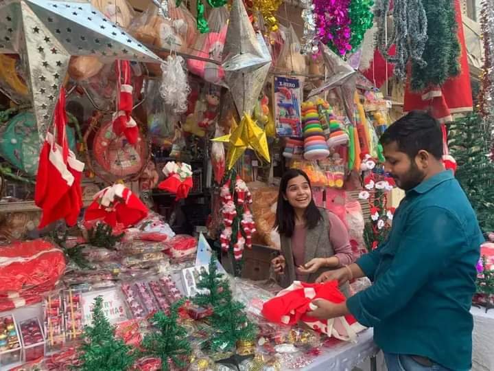 क्रिसमस व नव वर्ष के लिए सज गए मार्केट, इस बार इलेक्ट्रॉनिक गिफ्ट्स की जबरदस्त डिमांड