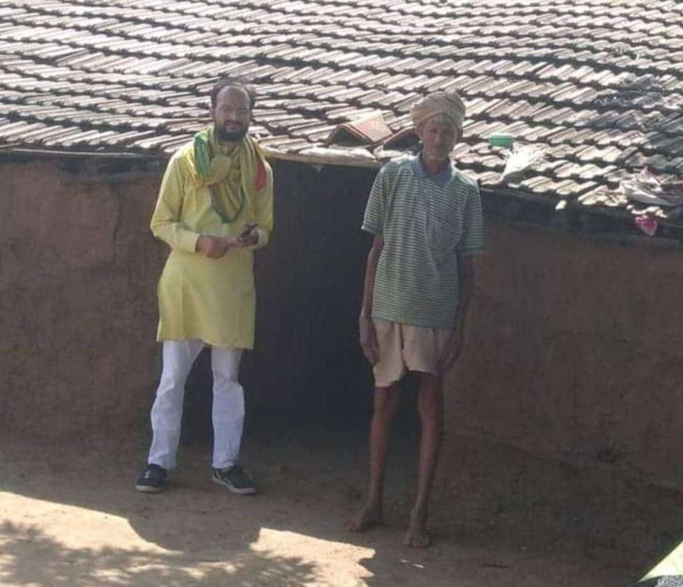 माँ मजदूरी पर गई थी , बेटा बन गया विधायक