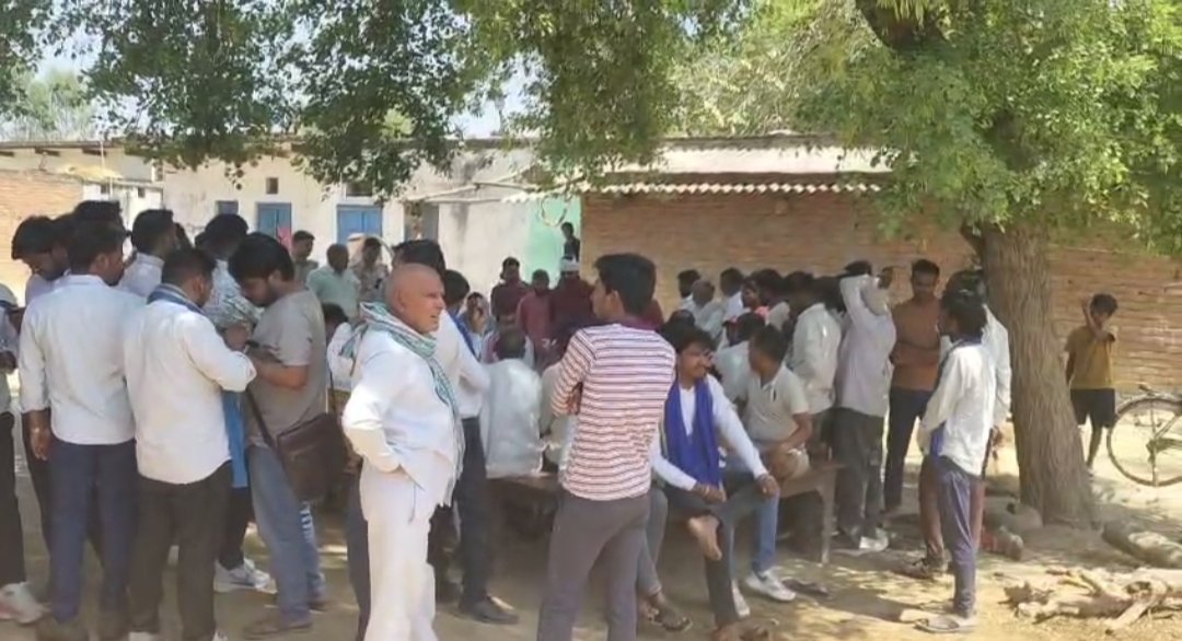 डॉ. भीमराव अंबेडकर की मूर्ति तोड़ेने पर ग्रामीणों ने किया हंगामा