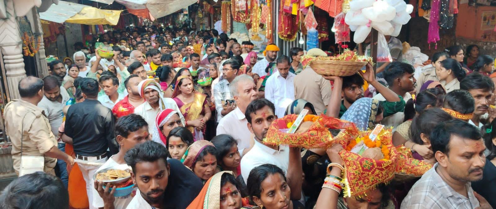 पूर्णिमा तिथि को श्रद्धालूओं ने लगाई आस्था की डूबकी