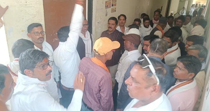 मंगलवार को भी हड़ताल पर रहे अधिवक्ता