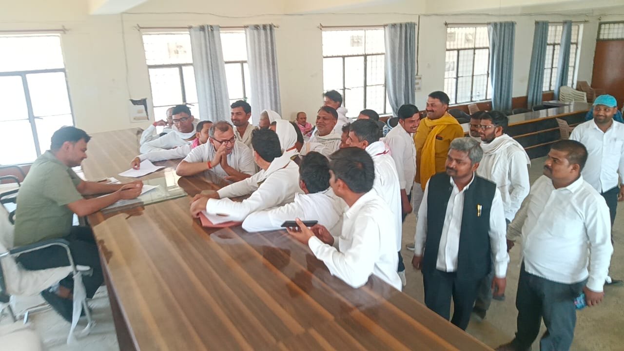 एसडीएम विरोधी नारे के साथ, बृहस्पतिवार को भी हड़ताल पर रहे अधिवक्ता‌