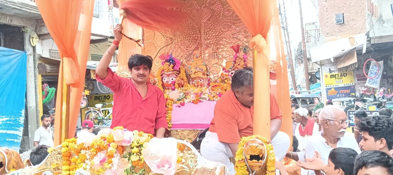 जगन्नाथ रथ यात्रा में उमड़ी भक्तों की भीड़