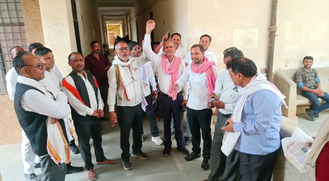 अधिवक्ताओं ने एसडीएम के ट्रांसफर को लेकर भरी हुंकार