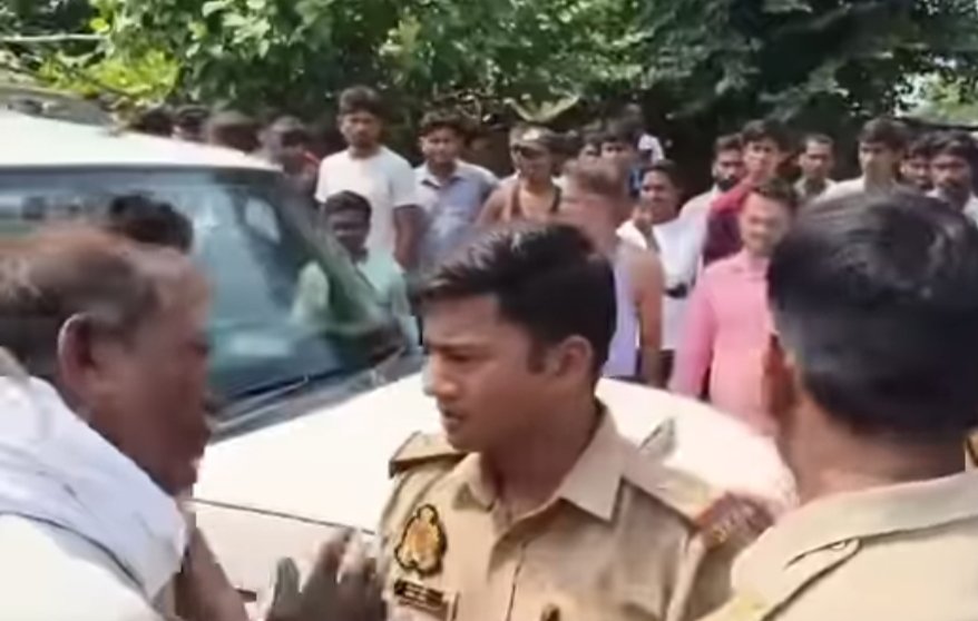 रोड एक्सीडेंट में बाइक सवार की मौके पर दर्दनाक मौत, मचा सनसनी