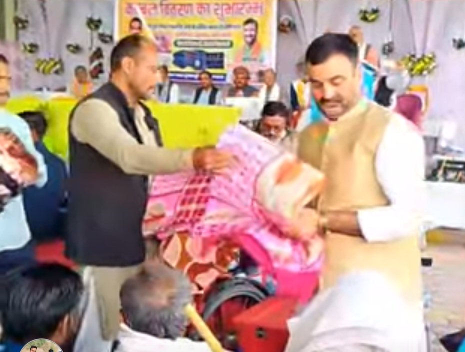 डीजीएस परिवार राजू शुक्ला की तरफ से दिव्यांगजनों, विधवा महिलाओं को वितरित किये कंबल