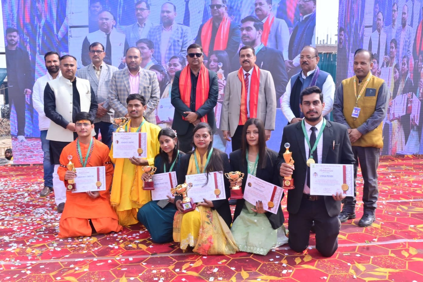 आर0 के0 ग्रुप आफ इंस्टीट्यूशंस का दो दिवसीय वार्षिकोत्सव ‘‘गूँज‘‘ 19वां के दूसरे दिन हुआ समापन