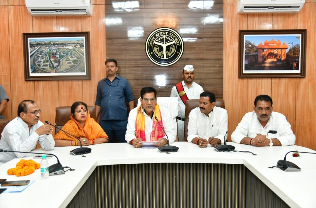 प्रयागराज में ऊर्जा एवं विकास कार्यों की समीक्षा, मंत्री  ए के शर्मा ने अधिकारियों को दिए सख्त निर्देश
